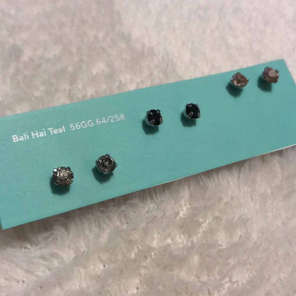💎Claire's Simple Crystal Earrings- Set of 3💎